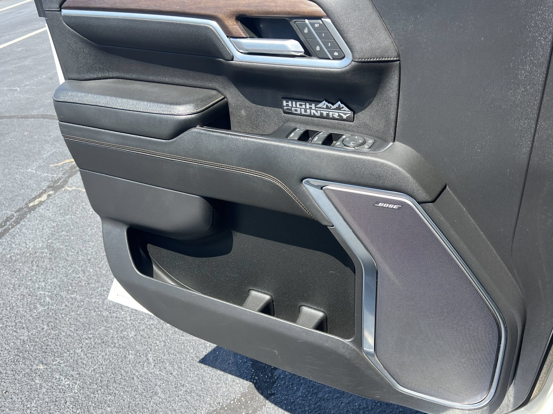 Used 2022 Chevrolet Silverado 1500 High Country w/ High Country Premium Package AWD/4WD image 14