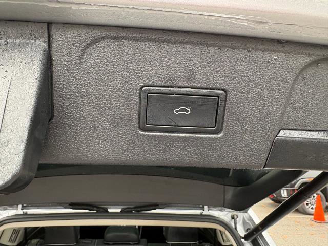 Used 2024 Volkswagen Atlas SEL Premium R-Line image 10