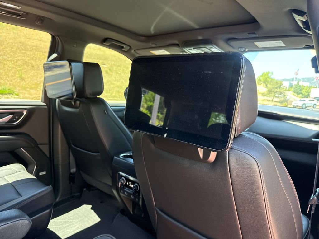 Used 2024 Chevrolet Tahoe RST w/ Luxury Package AWD/4WD image 32