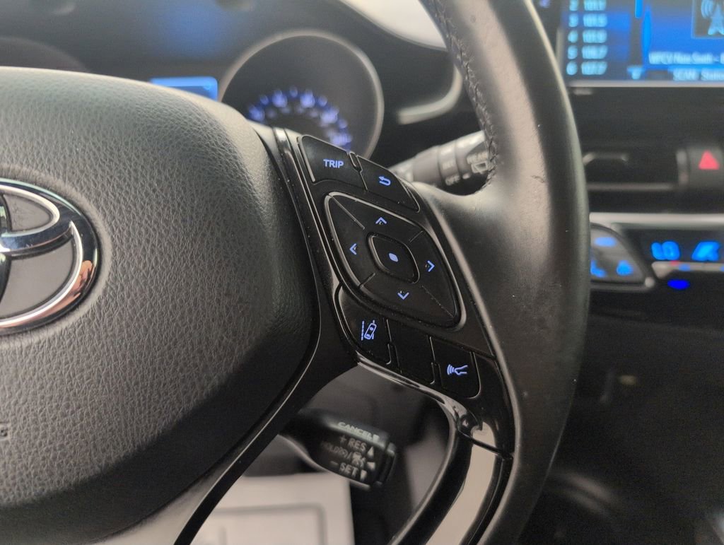 Used 2018 Toyota C-HR XLE FWD image 36