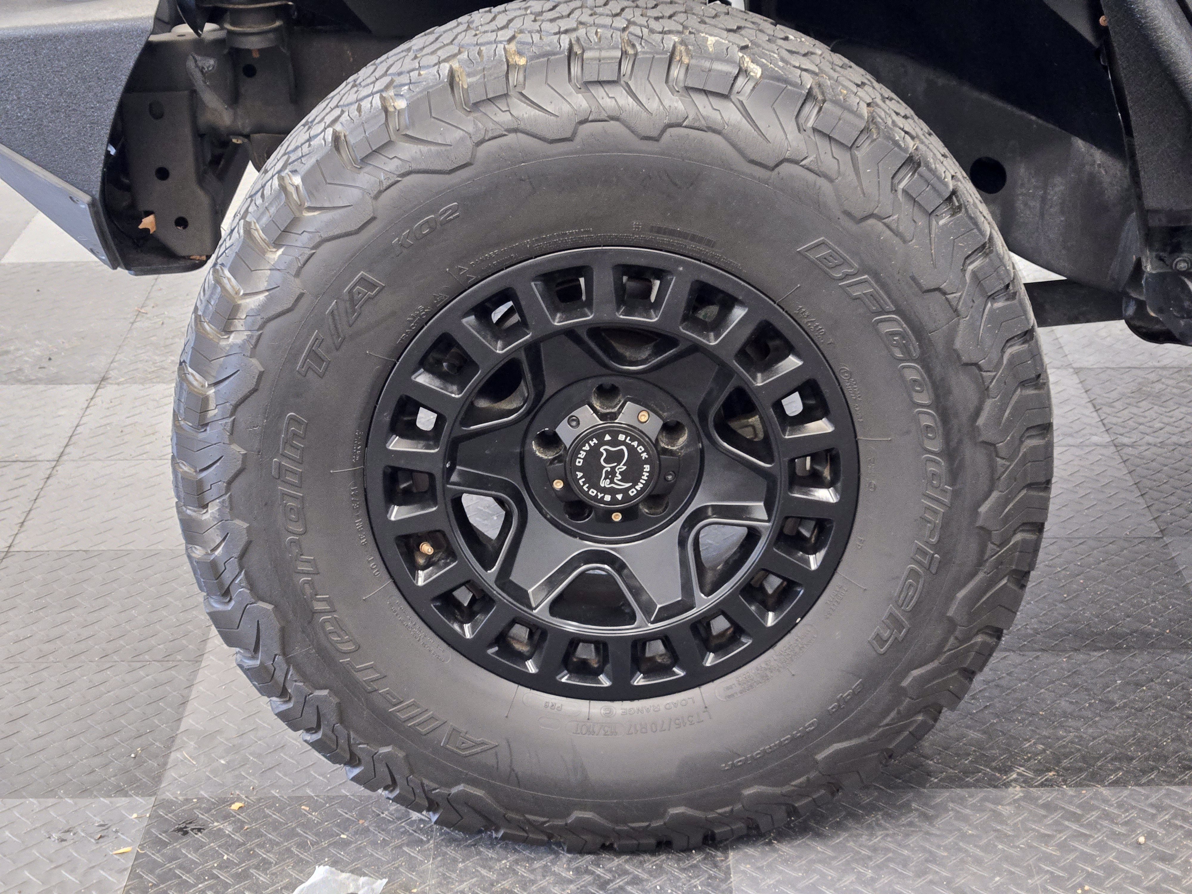 Used 2017 Jeep Wrangler Unlimited Rubicon w/ Connectivity Group AWD/4WD image 10