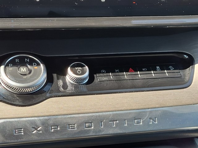 Certified 2025 Ford Expedition Platinum AWD/4WD image 26