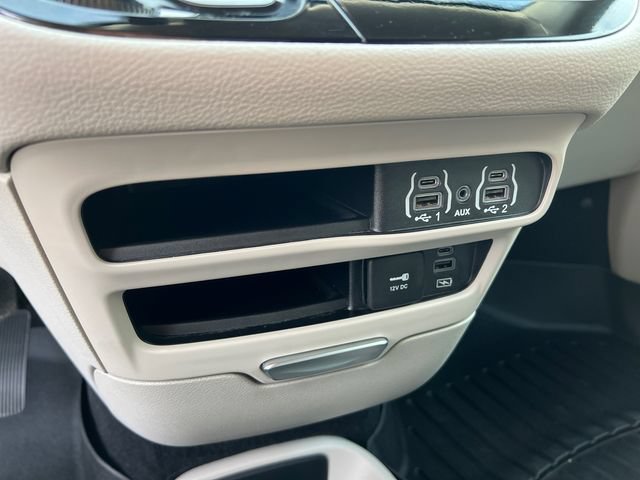 Used 2022 Chrysler Pacifica Touring-L FWD image 21