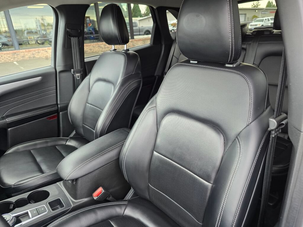 Certified 2024 Ford Escape Platinum AWD/4WD image 22