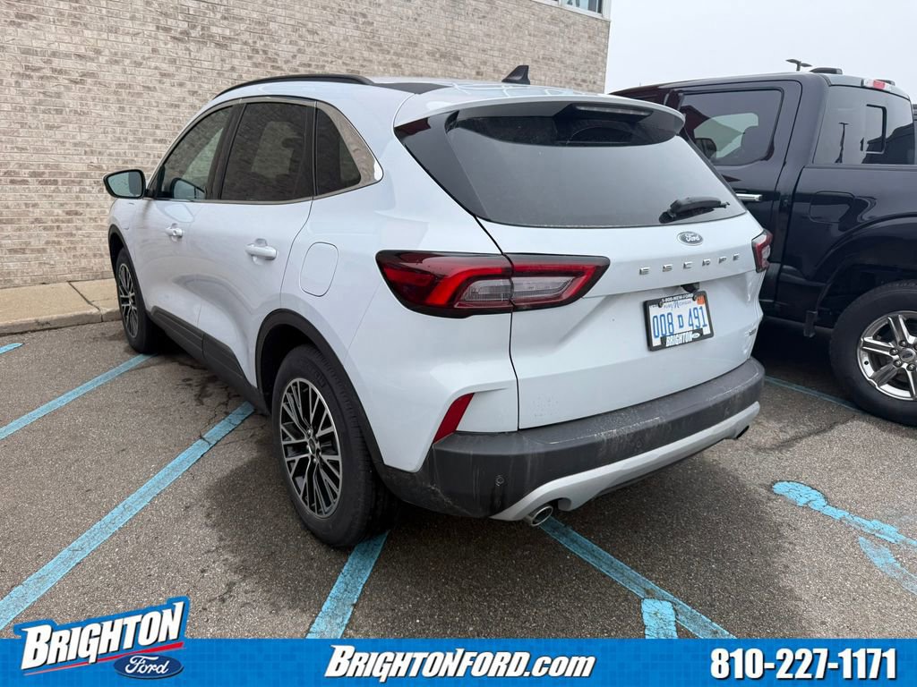 Certified 2025 Ford Escape SE image 2