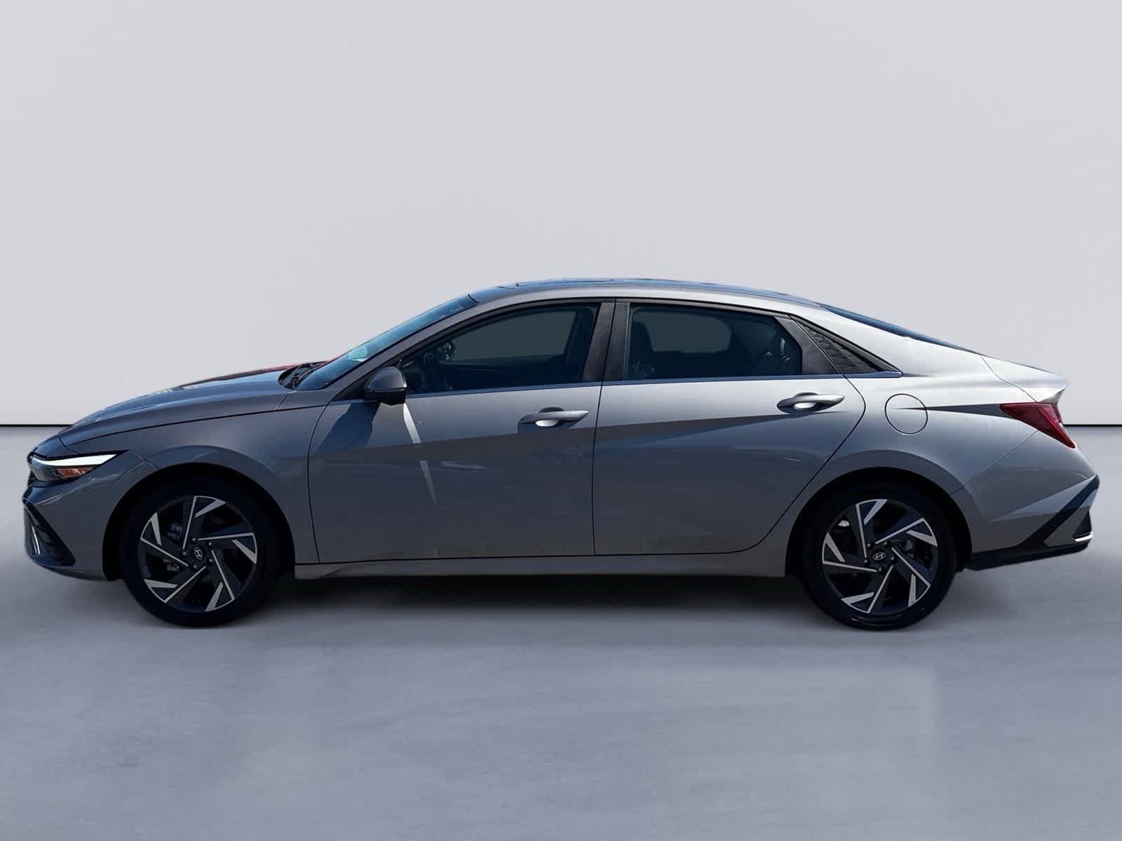 Used 2024 Hyundai Elantra Limited FWD image 2