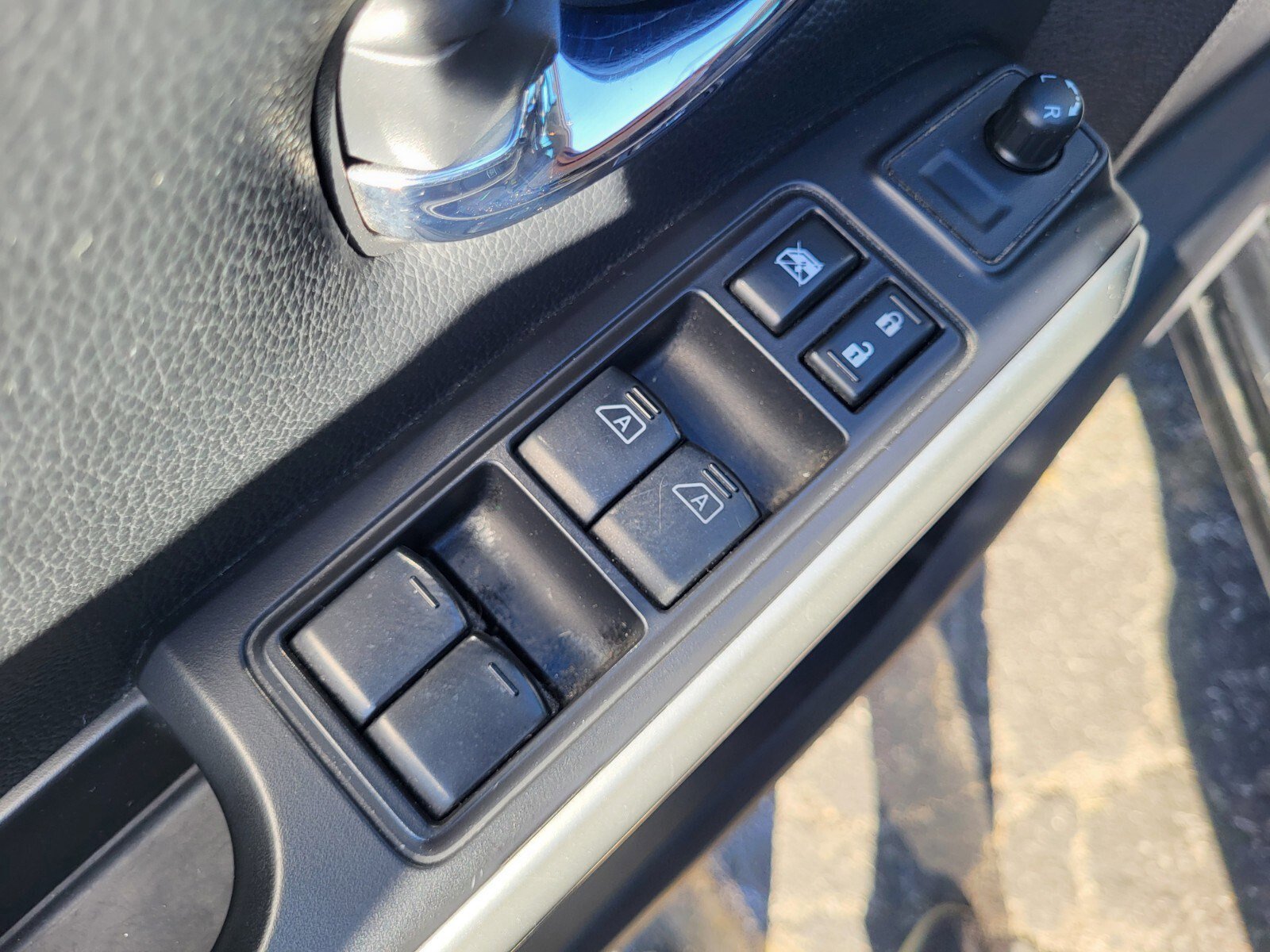 Used 2021 Nissan Titan SV w/ SV Convenience Package image 18