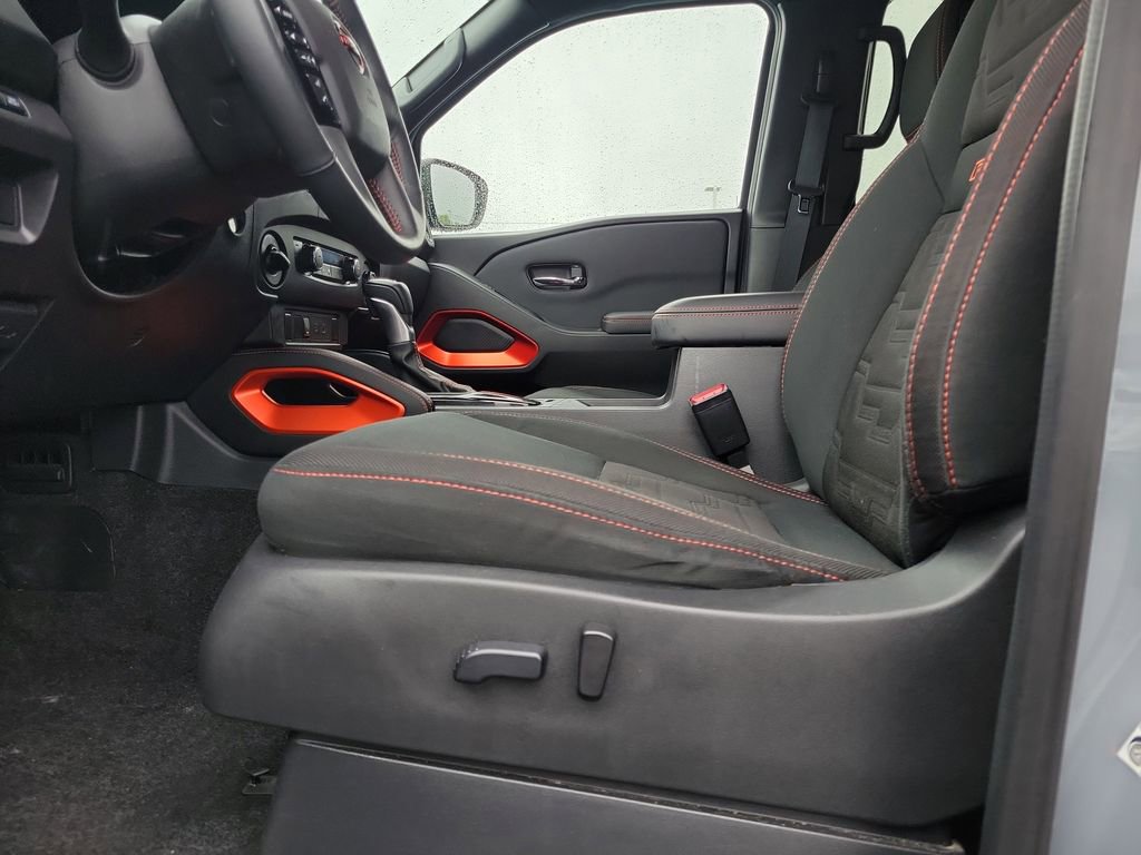 Used 2022 Nissan Frontier PRO-4X w/ Technology Package AWD/4WD image 19