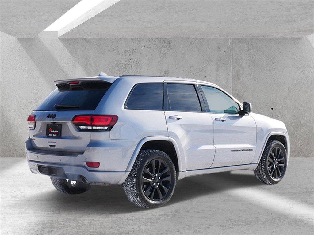 Used 2021 Jeep Grand Cherokee Laredo X image 3