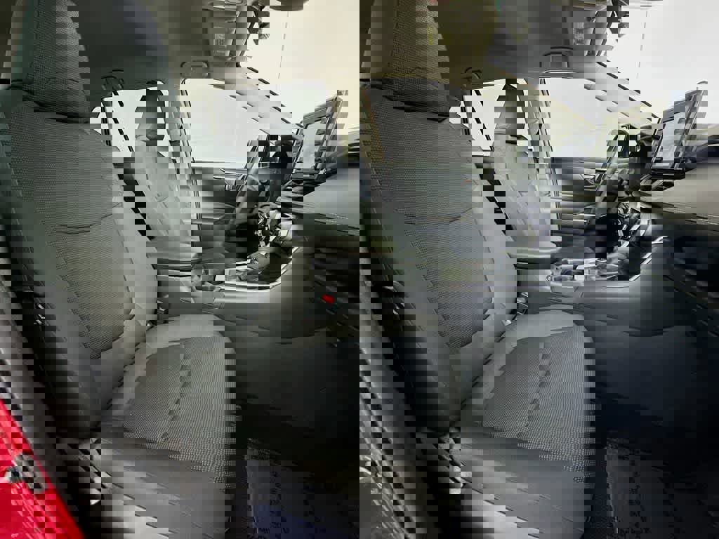 Used 2021 Toyota RAV4 LE image 18