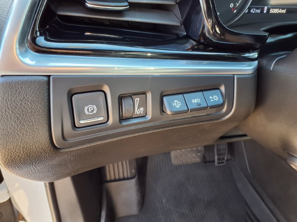 Used 2024 Cadillac XT6 Premium Luxury w/ Technology Package FWD image 23