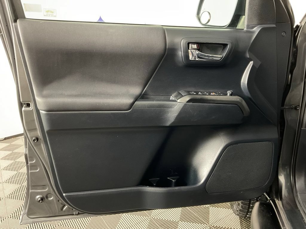 Used 2019 Toyota Tacoma TRD Off-Road w/ Exterior Package AWD/4WD image 12