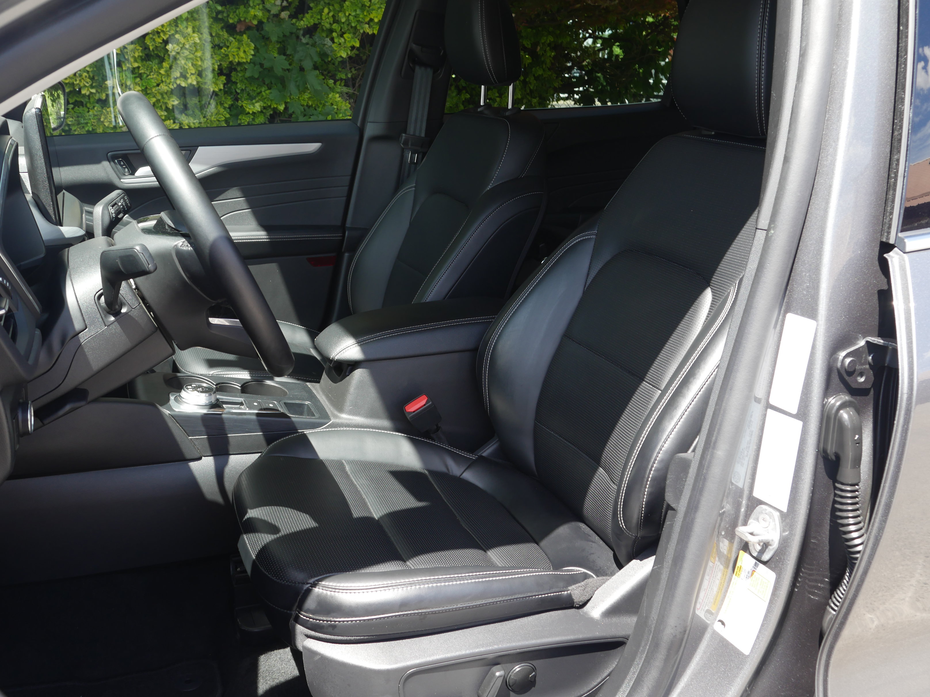 Certified 2025 Ford Escape Platinum AWD/4WD image 29