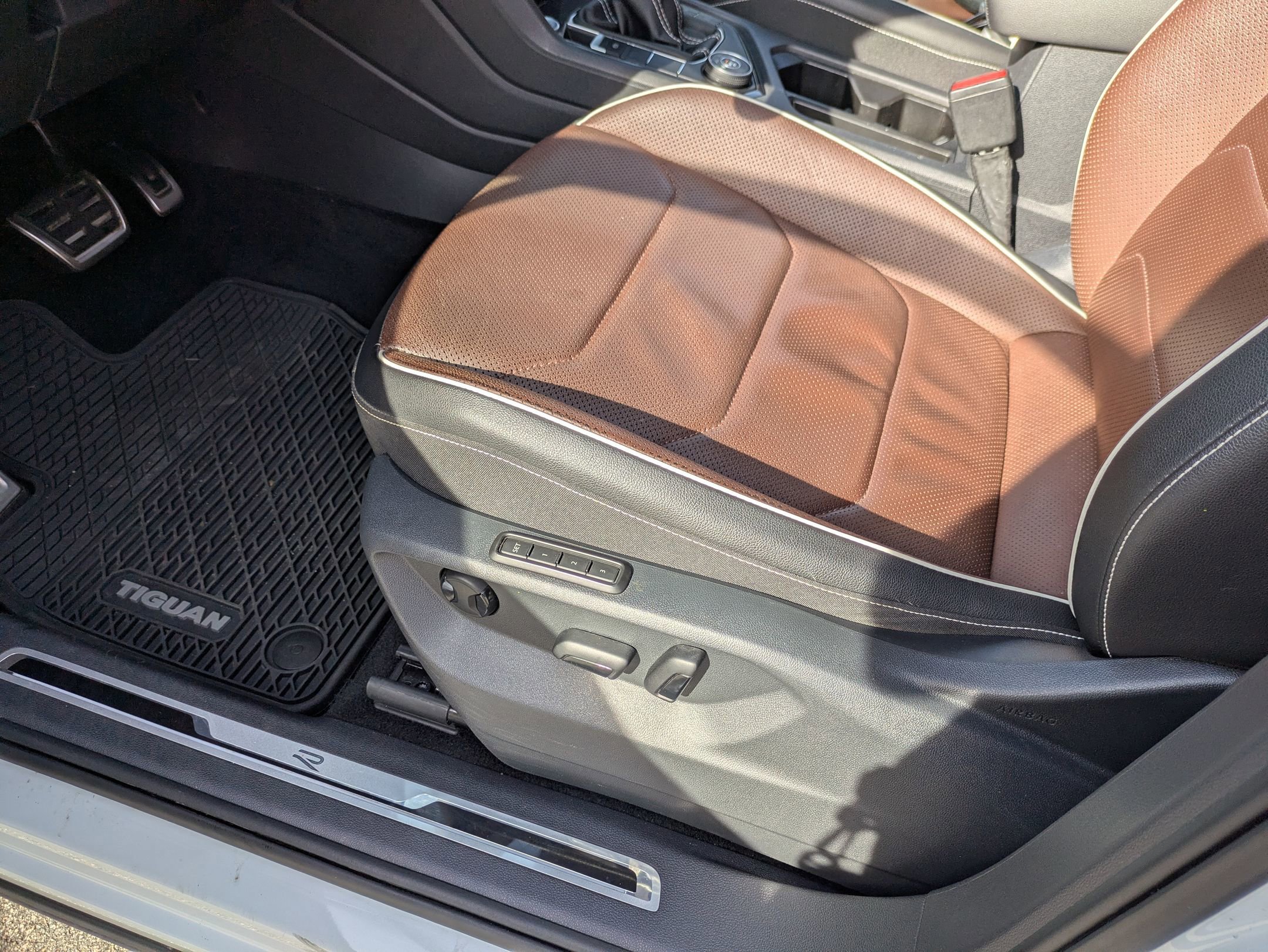 Used 2022 Volkswagen Tiguan SEL R-Line image 13