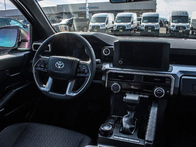 Used 2025 Toyota 4Runner SR5 AWD/4WD image 10