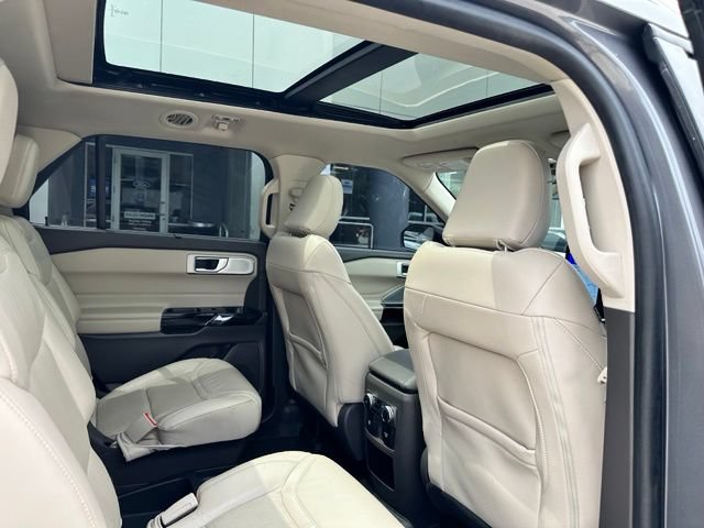 Certified 2021 Ford Explorer Platinum w/ Equipment Group 601A AWD/4WD image 50