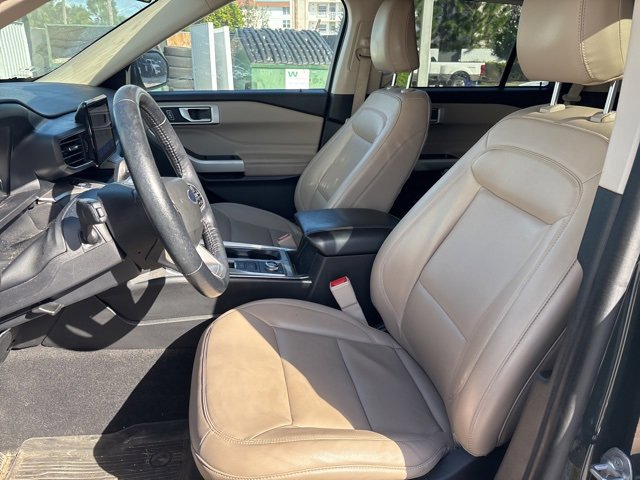 Certified 2022 Ford Explorer XLT w/ Equipment Group 202A image 5