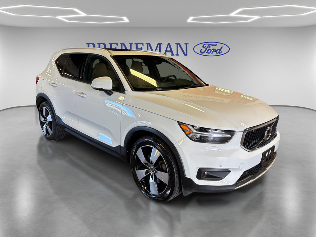 Used 2020 Volvo XC40 T5 Momentum w/ Protection Package AWD/4WD image 3