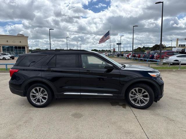 Certified 2022 Ford Explorer XLT w/ Equipment Group 202A RWD image 18
