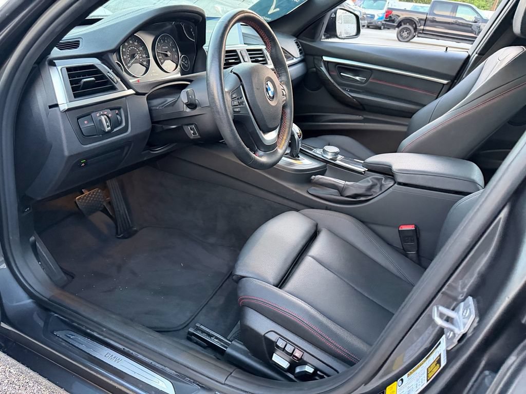 Used 2018 BMW 330i xDrive Sedan AWD/4WD image 11