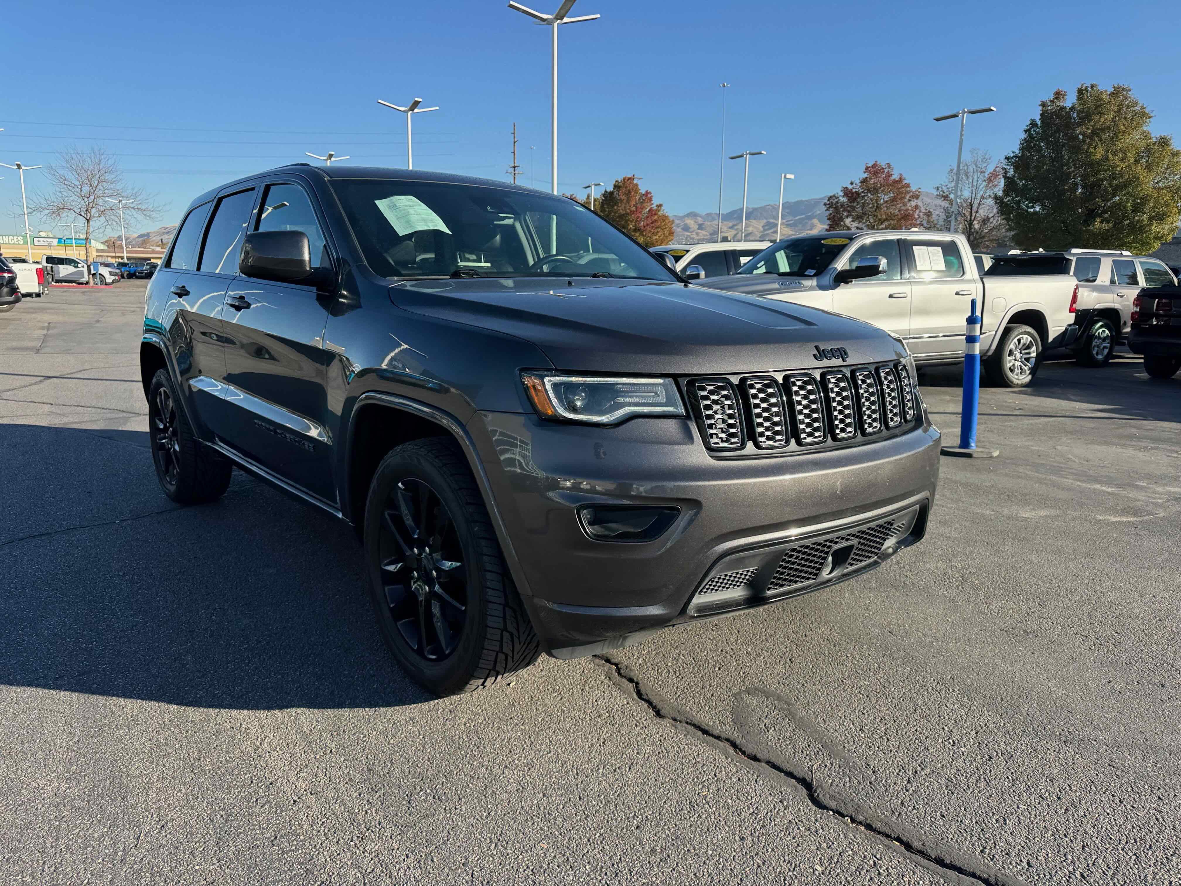 Used 2021 Jeep Grand Cherokee Laredo X image 9
