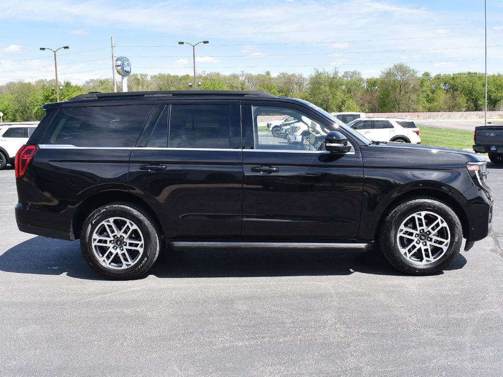 Certified 2025 Ford Expedition Active AWD/4WD image 16
