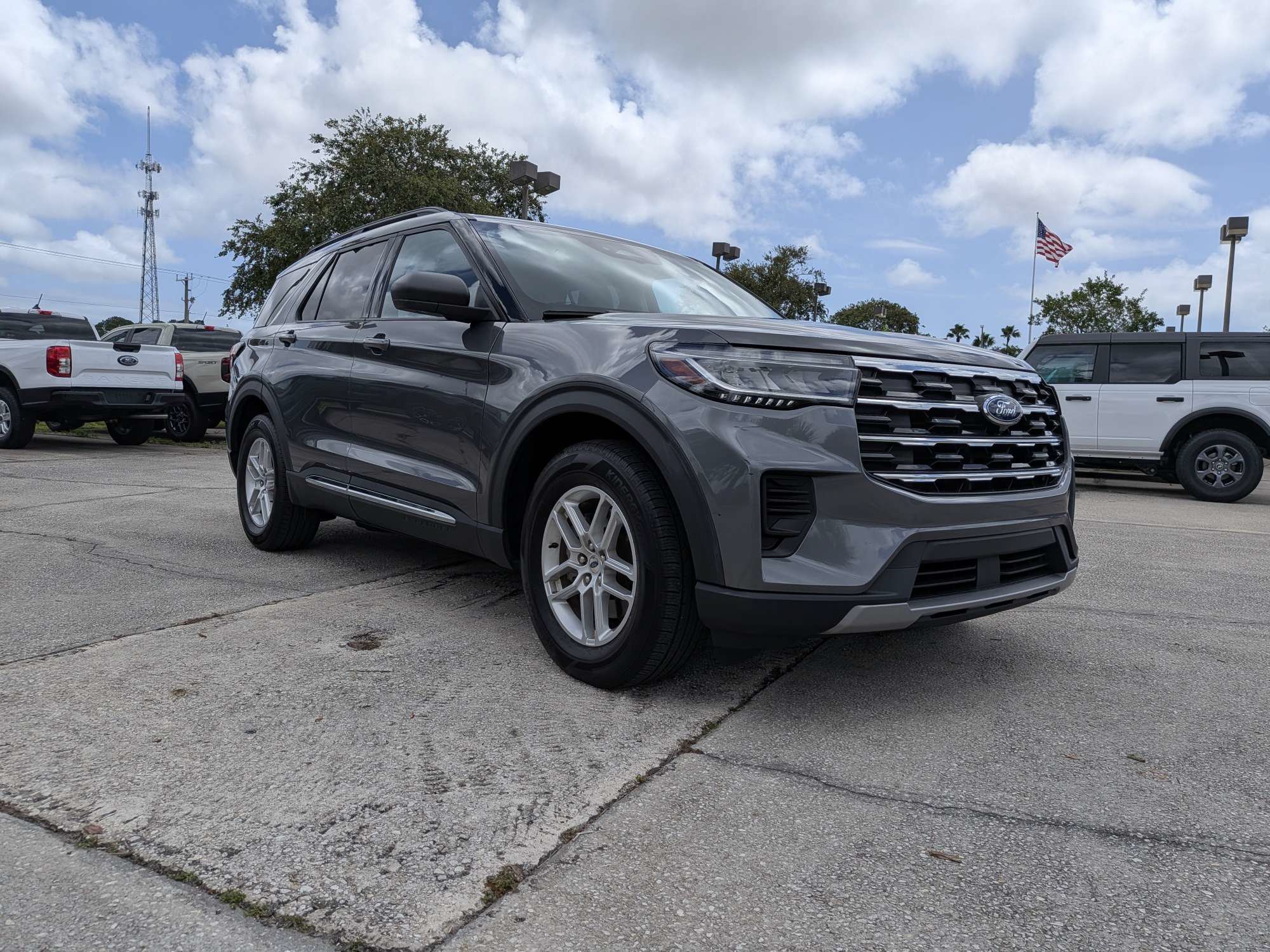 Certified 2025 Ford Explorer Active RWD image 2