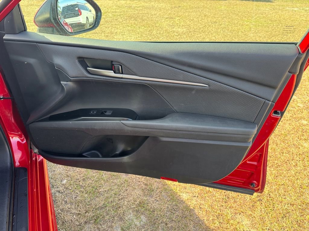 Used 2025 Toyota Camry SE image 17