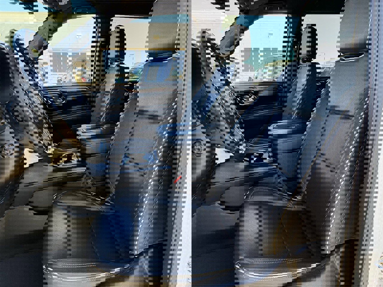 Used 2023 Chevrolet Suburban Premier image 24