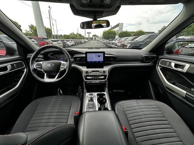 Certified 2023 Ford Explorer XLT AWD/4WD image 3