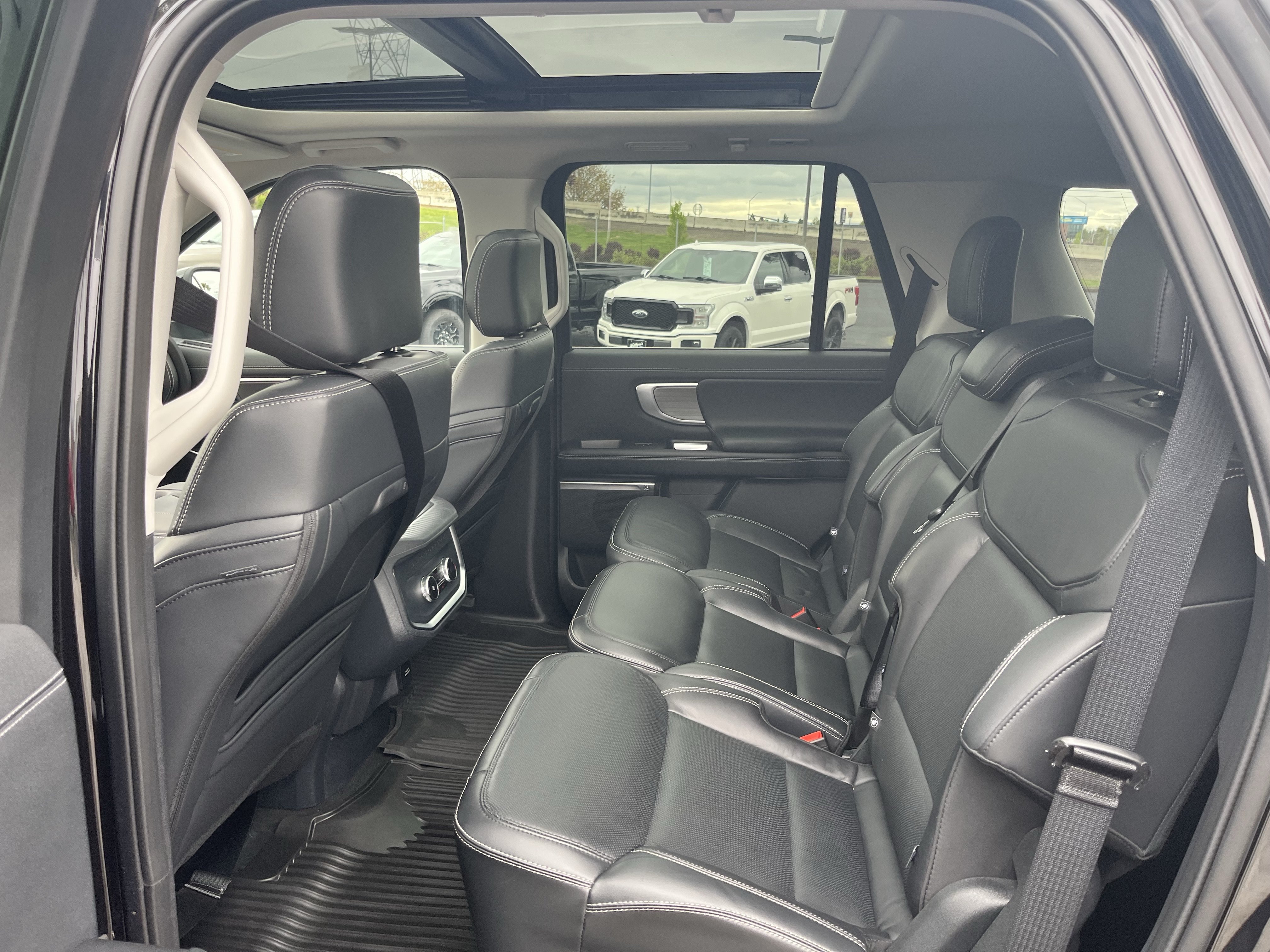 Certified 2025 Ford Expedition Platinum AWD/4WD image 10