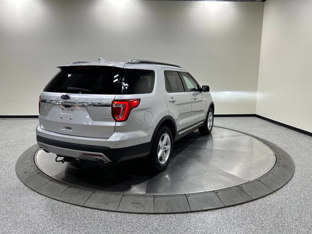 Certified 2017 Ford Explorer XLT w/ Equipment Group 202A AWD/4WD image 7