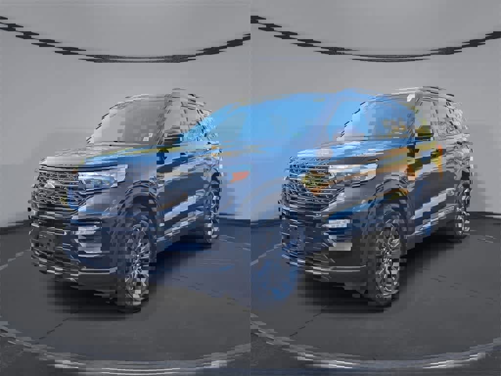 Certified 2022 Ford Explorer XLT w/ Equipment Group 202A