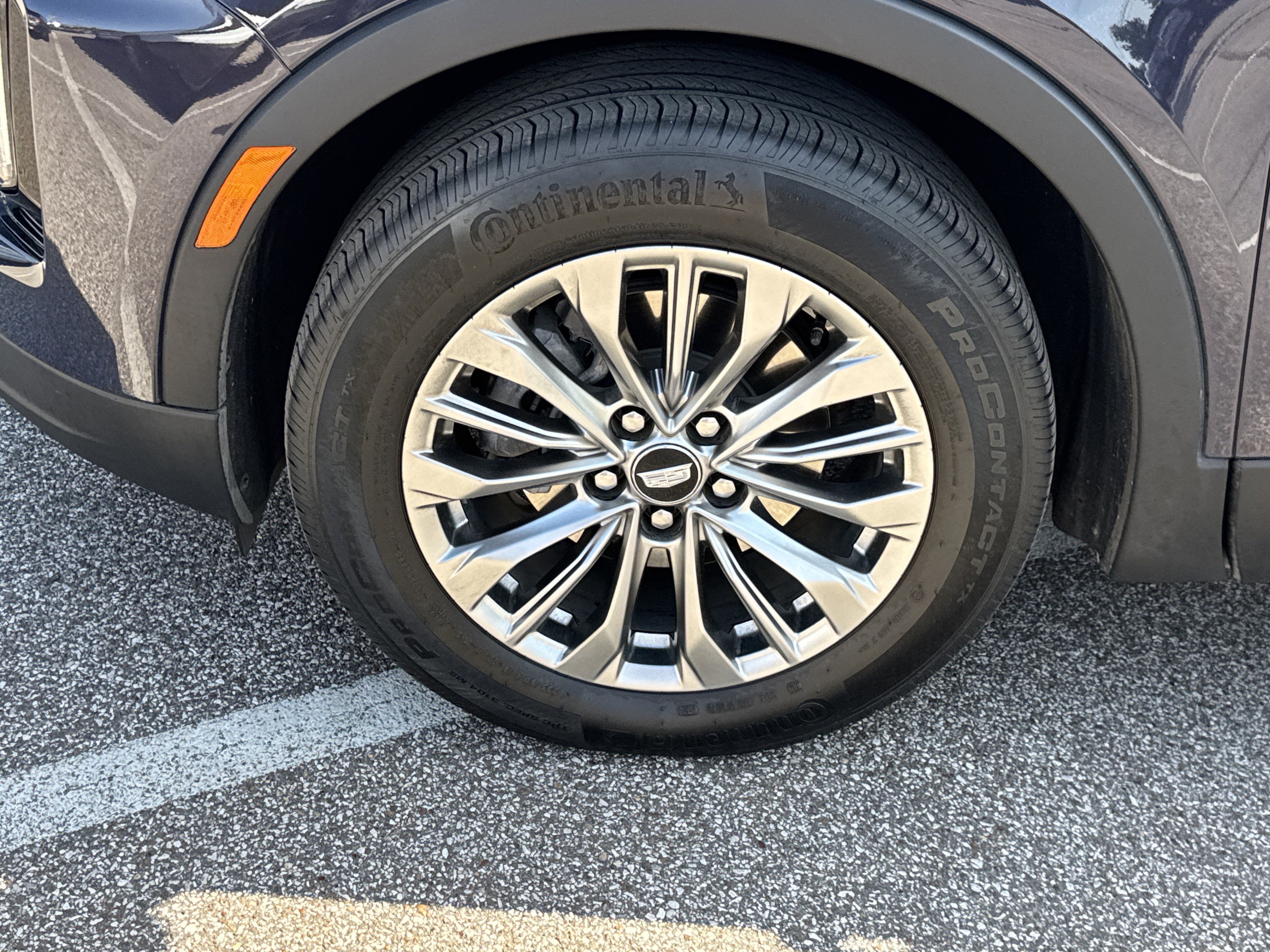 Used 2024 Cadillac XT4 Premium Luxury image 9