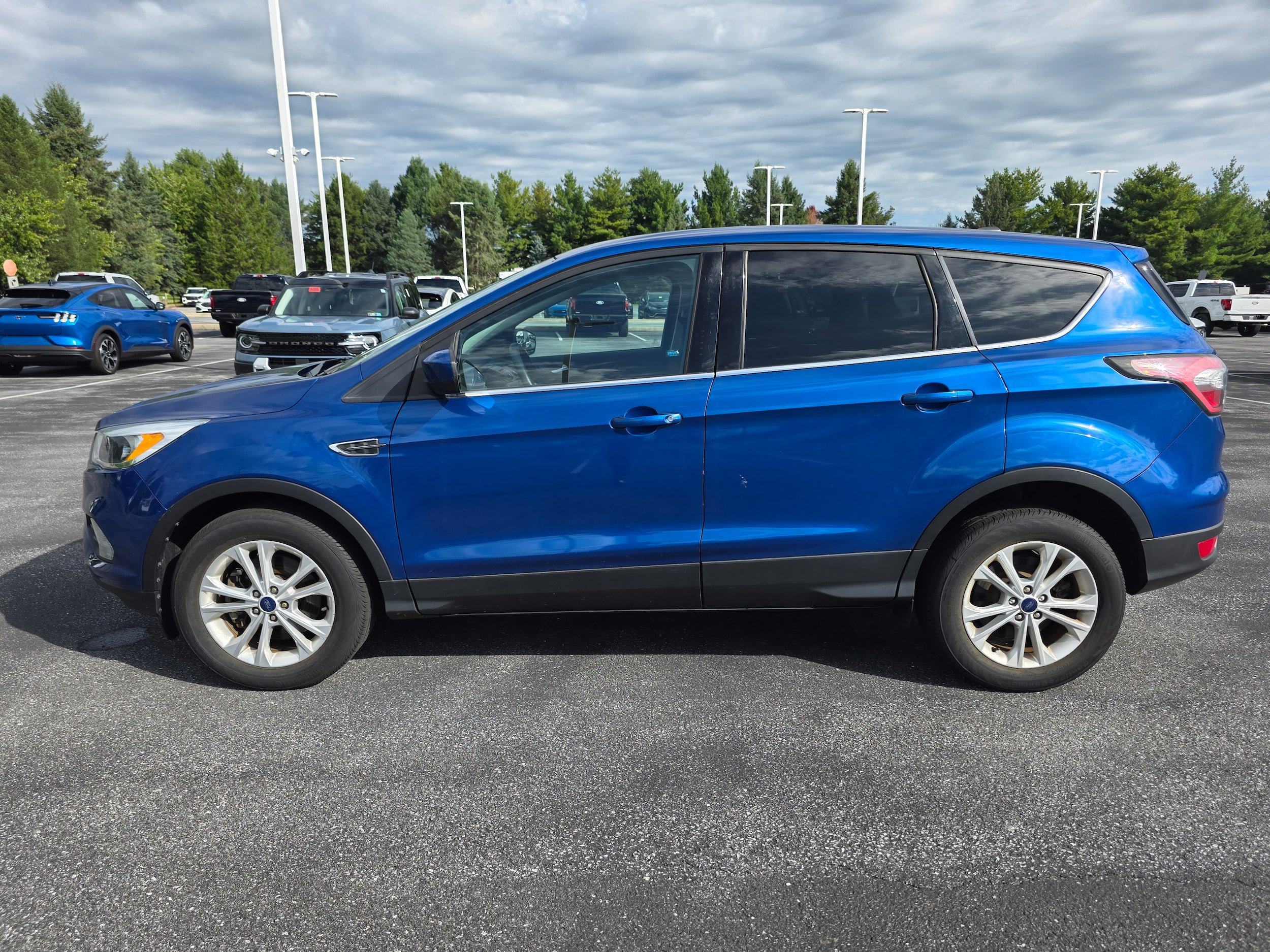 Certified 2017 Ford Escape SE AWD/4WD image 2