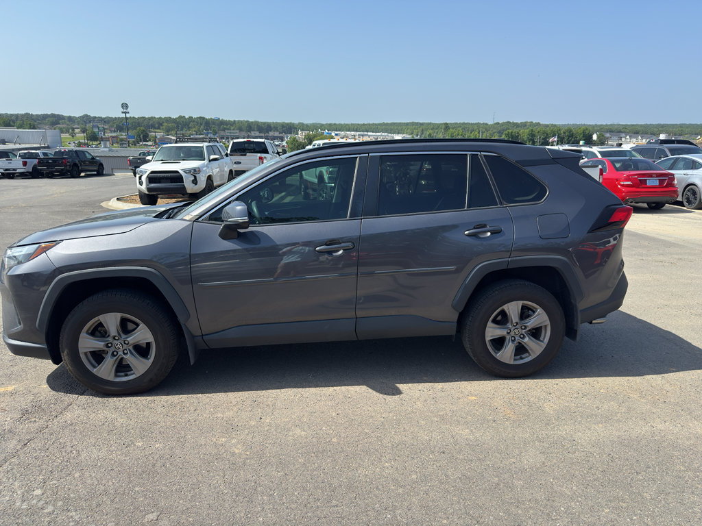 Used 2022 Toyota RAV4 XLE w/ Convenience Package FWD image 8