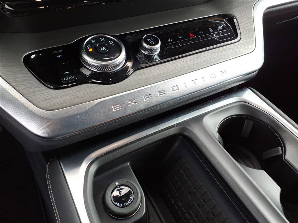 Certified 2025 Ford Expedition Platinum AWD/4WD image 11