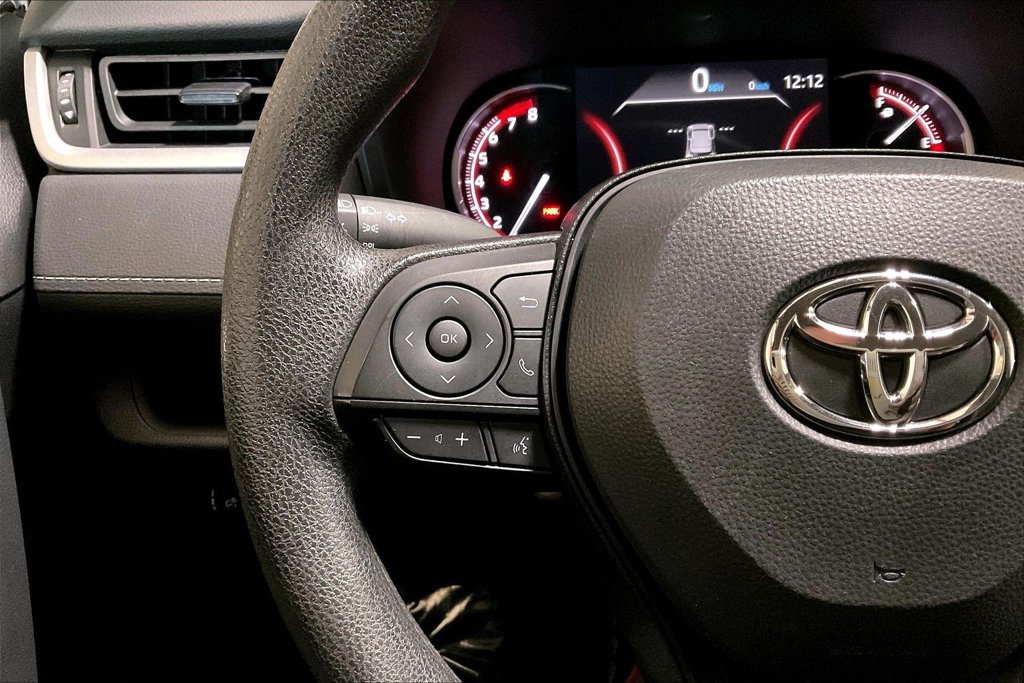 Used 2025 Toyota RAV4 LE AWD/4WD image 17