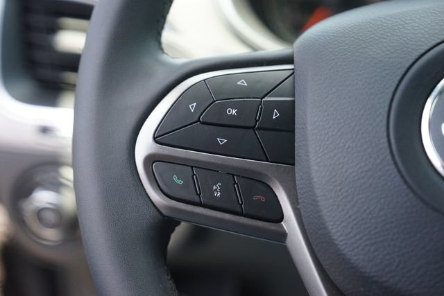 Used 2020 Jeep Cherokee Latitude Plus FWD image 23