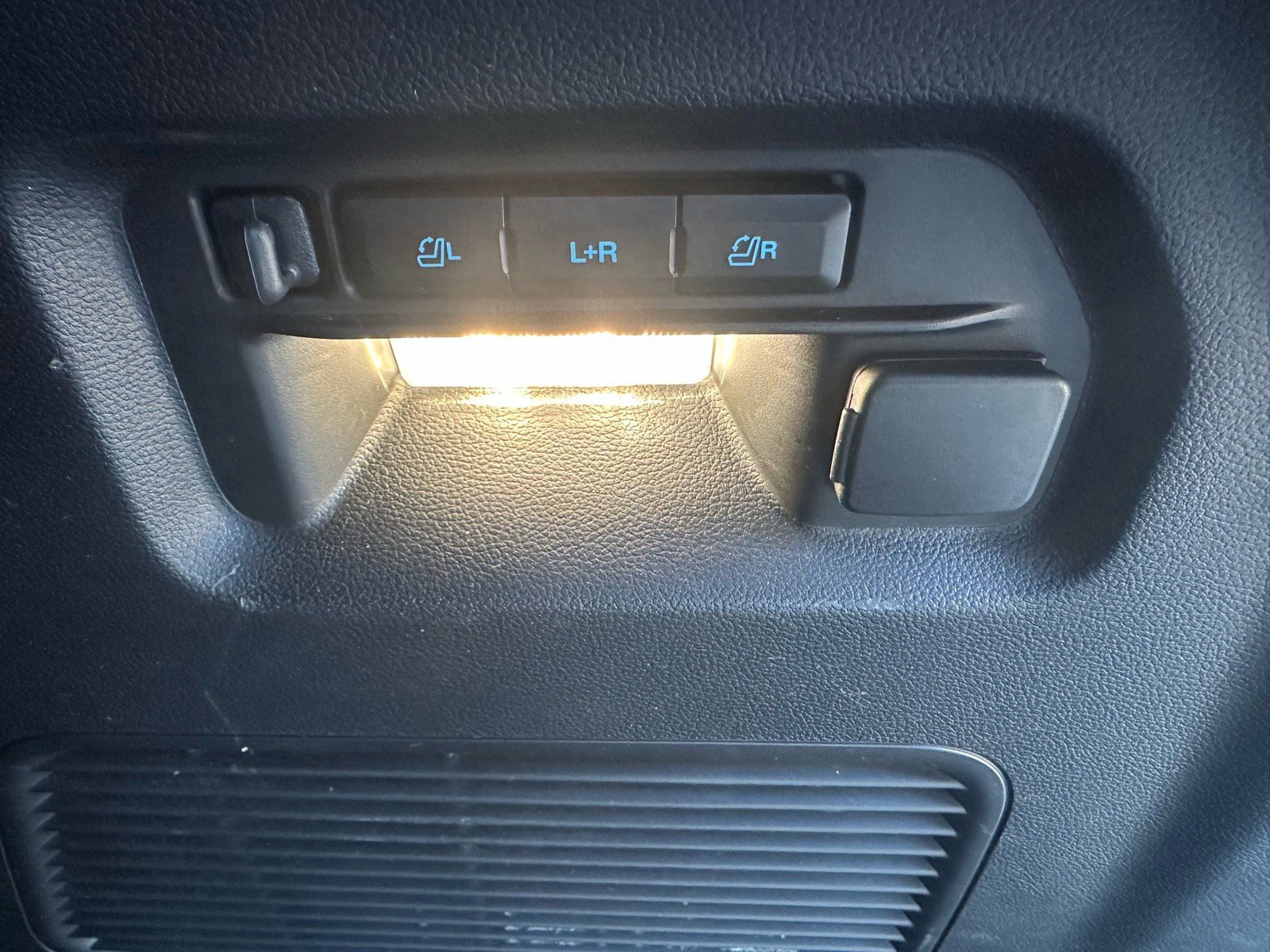 Certified 2025 Ford Explorer Platinum w/ LUX Leather Package image 28