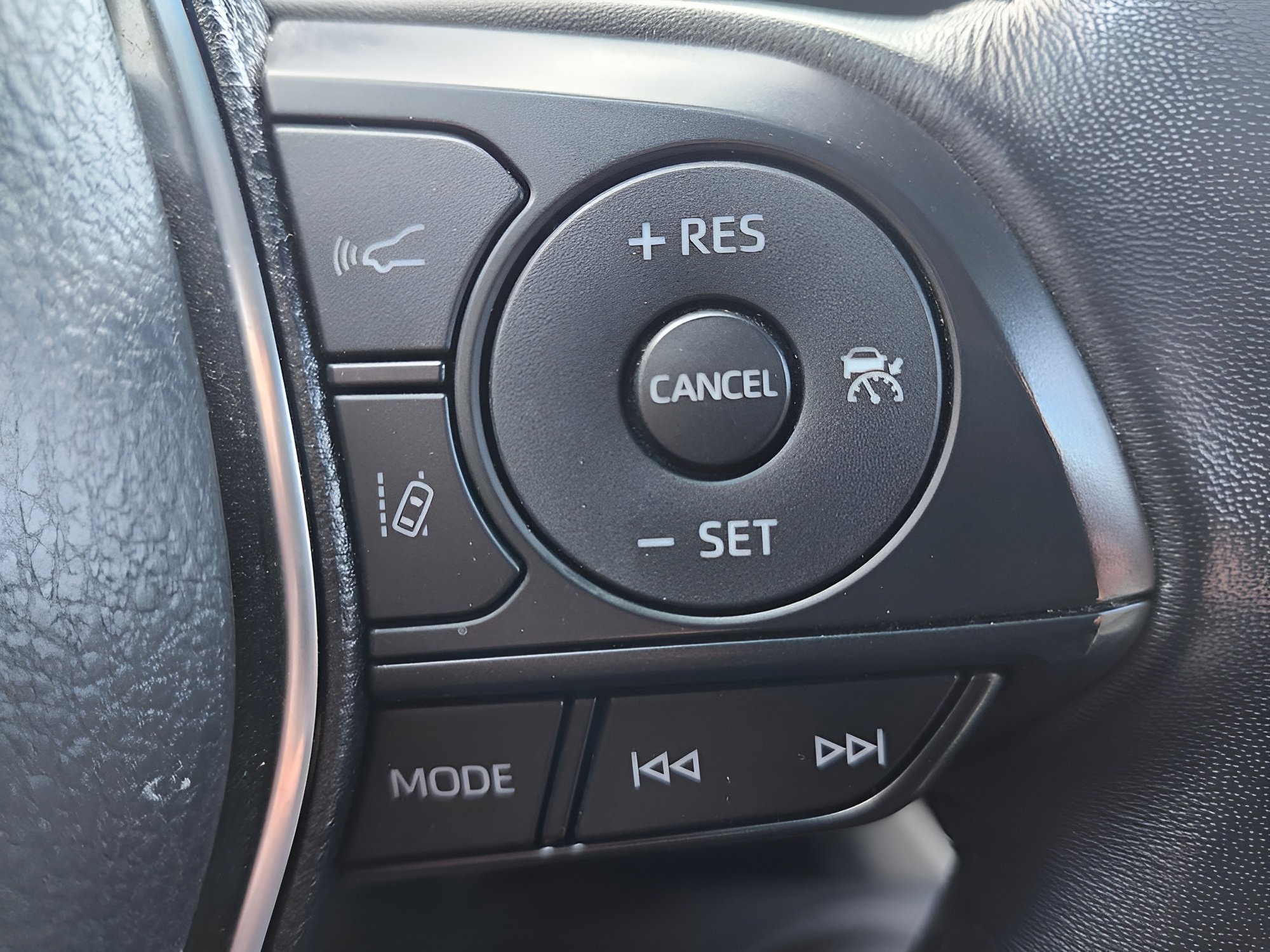 Used 2018 Toyota Camry SE w/ Moonroof Package image 15