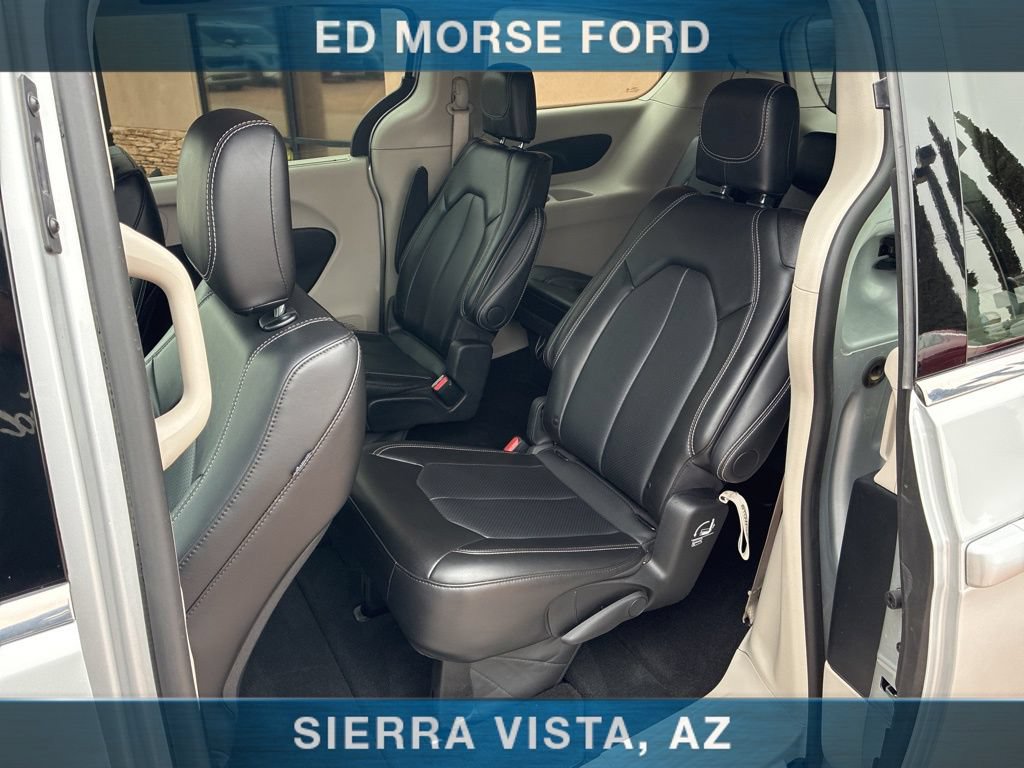 Used 2024 Chrysler Pacifica Touring-L FWD image 19