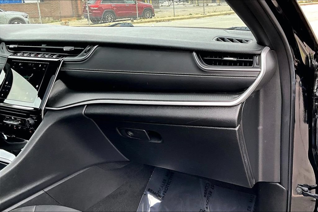 Used 2025 Jeep Grand Cherokee L Laredo AWD/4WD image 15