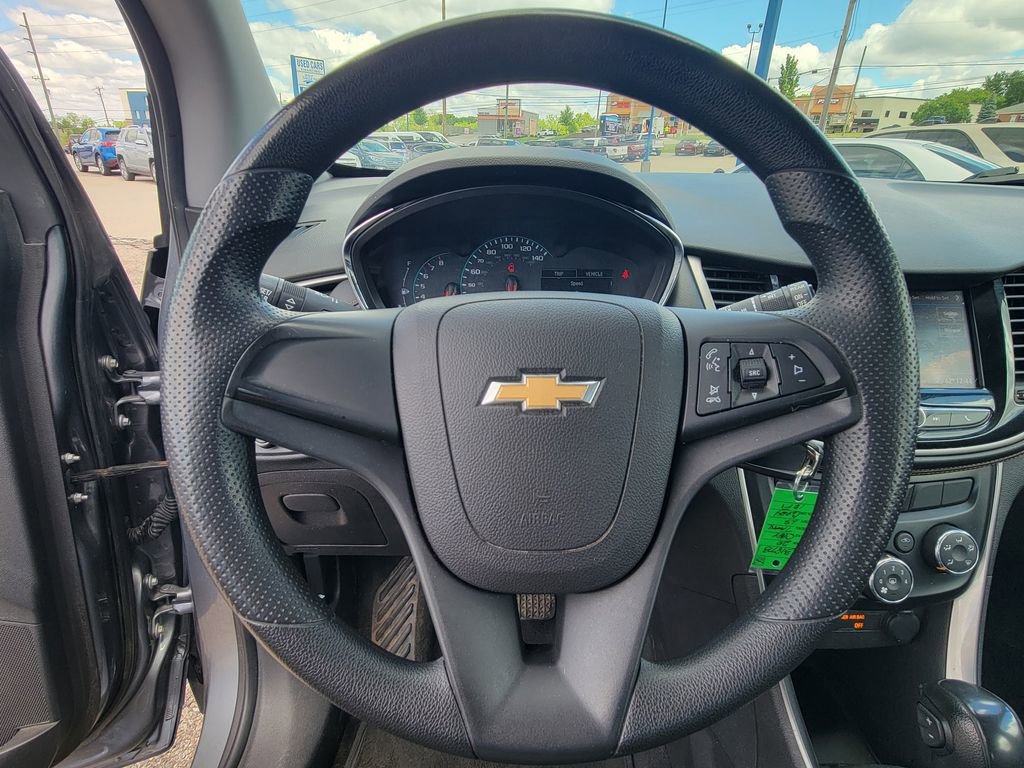 Used 2020 Chevrolet Trax LS FWD image 45