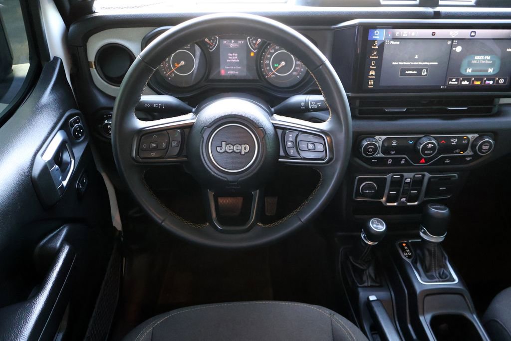 Used 2025 Jeep Gladiator Sport AWD/4WD image 4