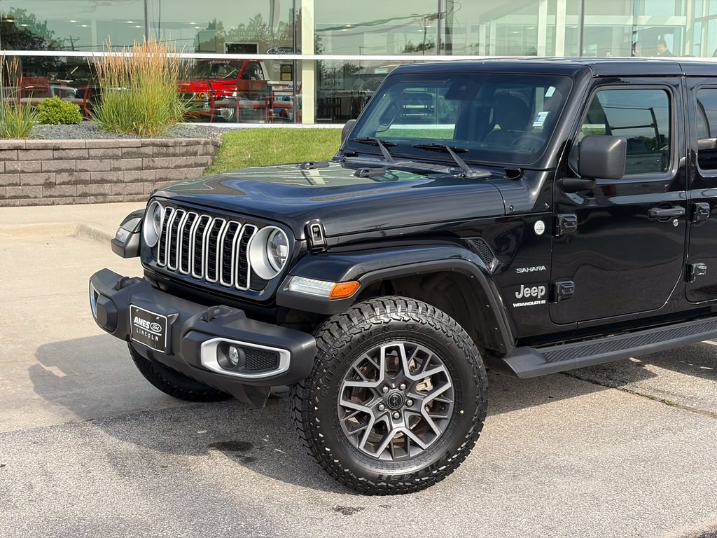 Used 2024 Jeep Wrangler Unlimited Sahara AWD/4WD image 2