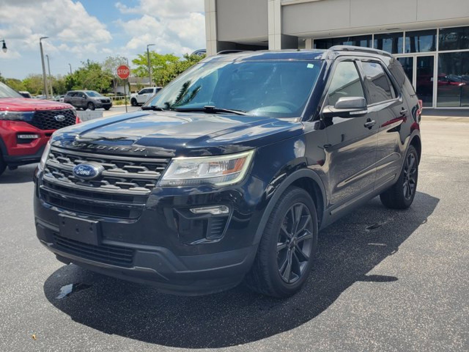 Certified 2019 Ford Explorer XLT w/ Equipment Group 202A FWD image 3