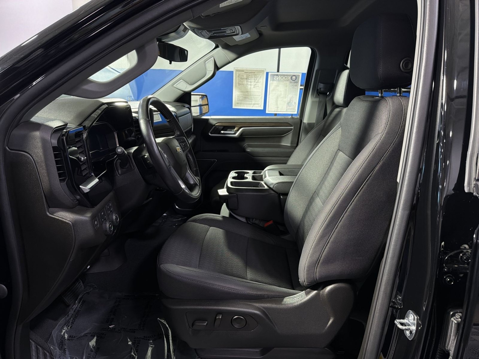 Used 2022 Chevrolet Silverado 1500 LT w/ Safety Package AWD/4WD image 23