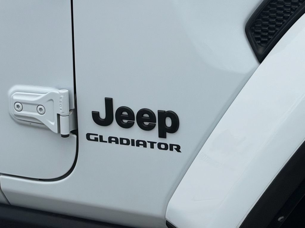 Used 2022 Jeep Gladiator Sport AWD/4WD image 10