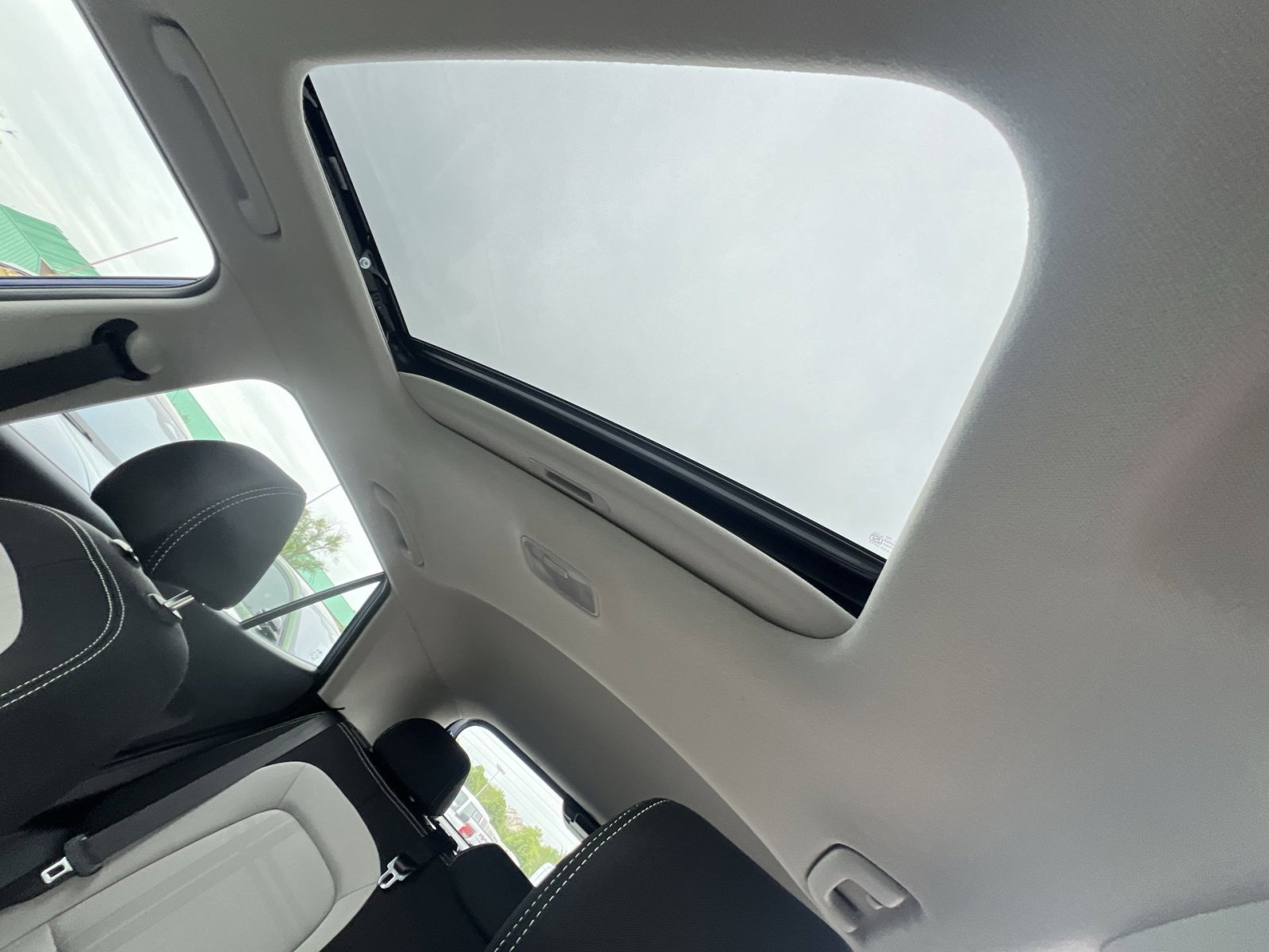 Used 2025 Hyundai Venue SEL FWD image 31